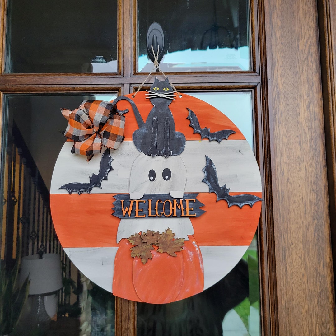 Spooky Friends Welcome Round Wood Halloween Door Hanger - Etsy