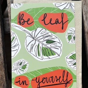 Postkarte "Be leaf in yourself" | A6 | Naturkarton| Hochformat| Selbstvertrauen| Selbstliebe| Pflanzenliebe| Zimmerpflanzen| Monstera