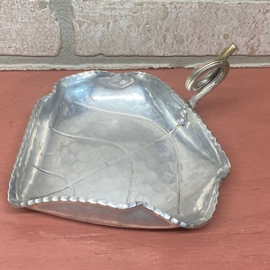Buenilum Silver Leaf Dish, Aluminum Decorative Tray, Leaf Tray, Home Decor, Vintage Display, Leaf Dish
