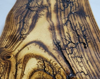 Live Edge Fractal Burn Honey Locust mit Shou Sugi Ban Holzbrennen