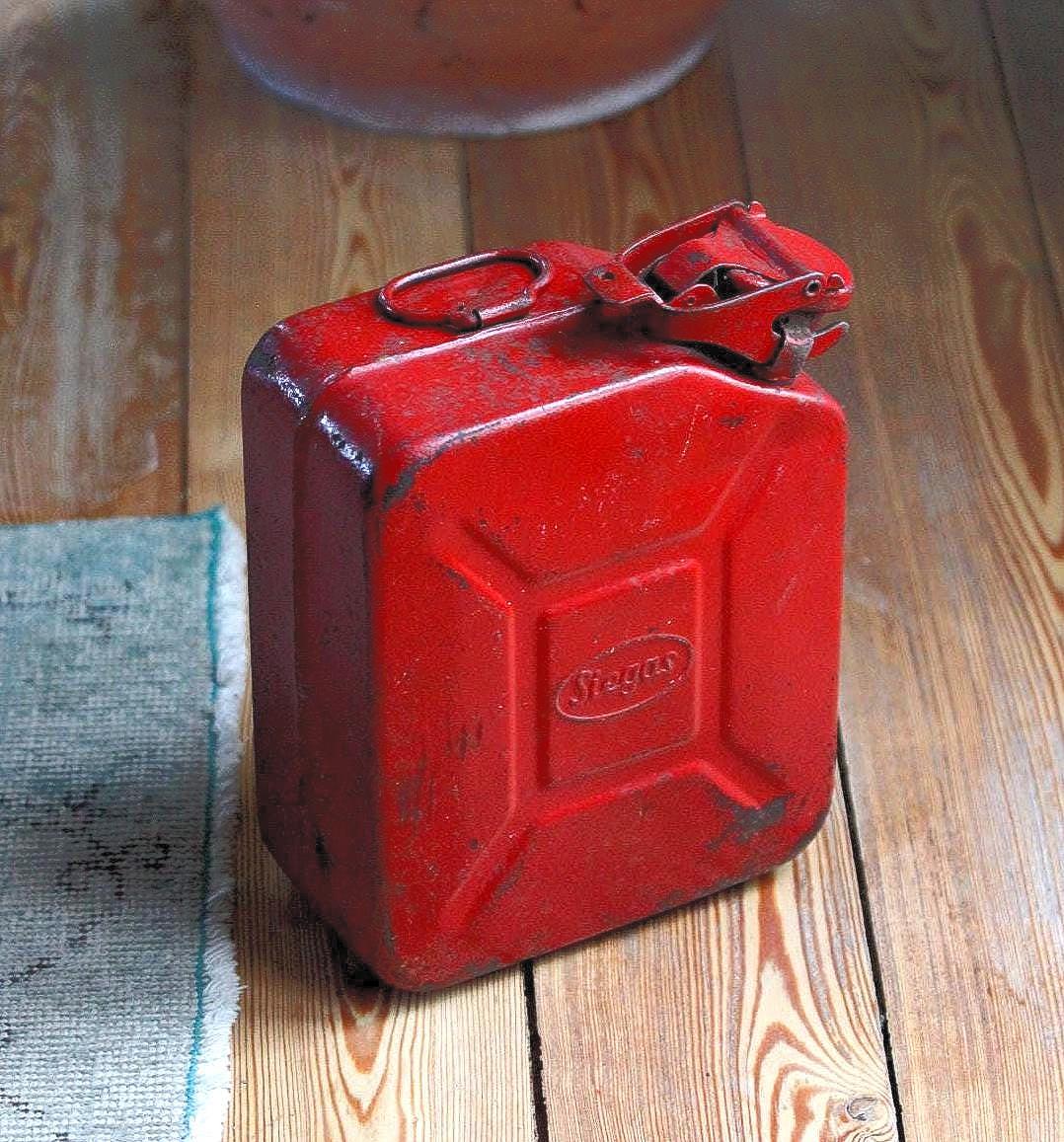 【希少ノズル付き】US軍放出品 1952年製 錆びたヴィンテージ ジェリカン 日本 Etsy -「米軍 Yahoo!オークション ～WW2 【希少ノズル付き】US軍