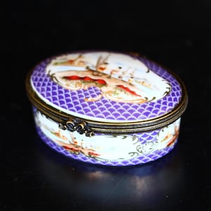 Vintage Limoges Porcelain Trinket Box: Hand-Painted Fragonard Scene