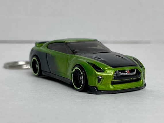 nissan GT-R r35 KEYRINGS 1:64 DIECAST MODEL CARS GREAT GIFTS.