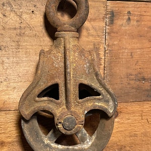 ANTIQUE FARM PULLEY