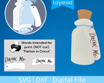 Può includere: Un file digitale a strati per una bottiglia 'Drink Me', un motivo popolare di Alice nel Paese delle Meraviglie. Il file include un design stampabile con le parole 'Drink Me' e un design a strati per il taglio con una macchina Cricut.