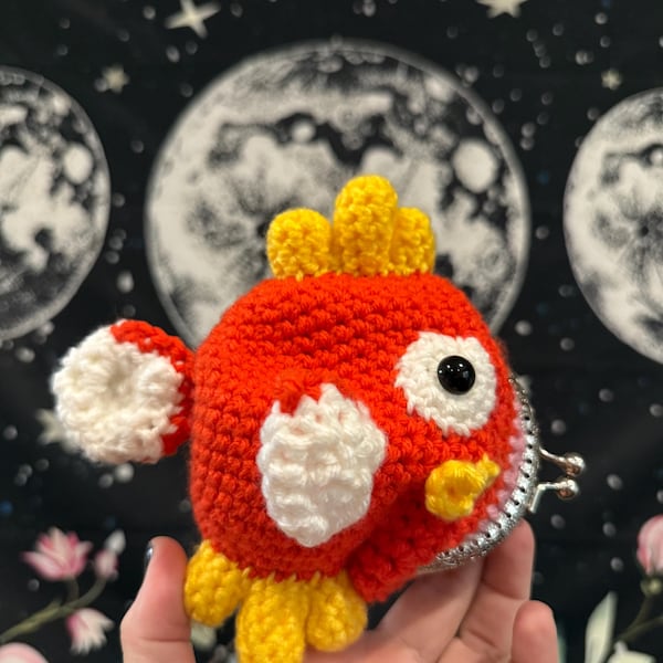 Monedero de ganchillo con forma de pez dorado / Accesorio para gamers hecho a mano