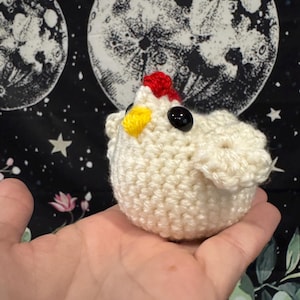 Mini Crochet Chicken Plush – Handmade Amigurumi Hen