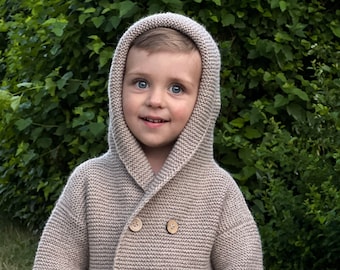 Children's cardigan made  alpaca wool ,with hood.Children's cardigan made of alpaca wool with buttons.Children's jacket made  with buttons.