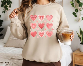Felpa girocollo con cuori acquerellati, maglione rosa romantico, top comodo per San Valentino