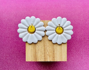 Sweet Daisy I White Flower Polymer Clay Earrings