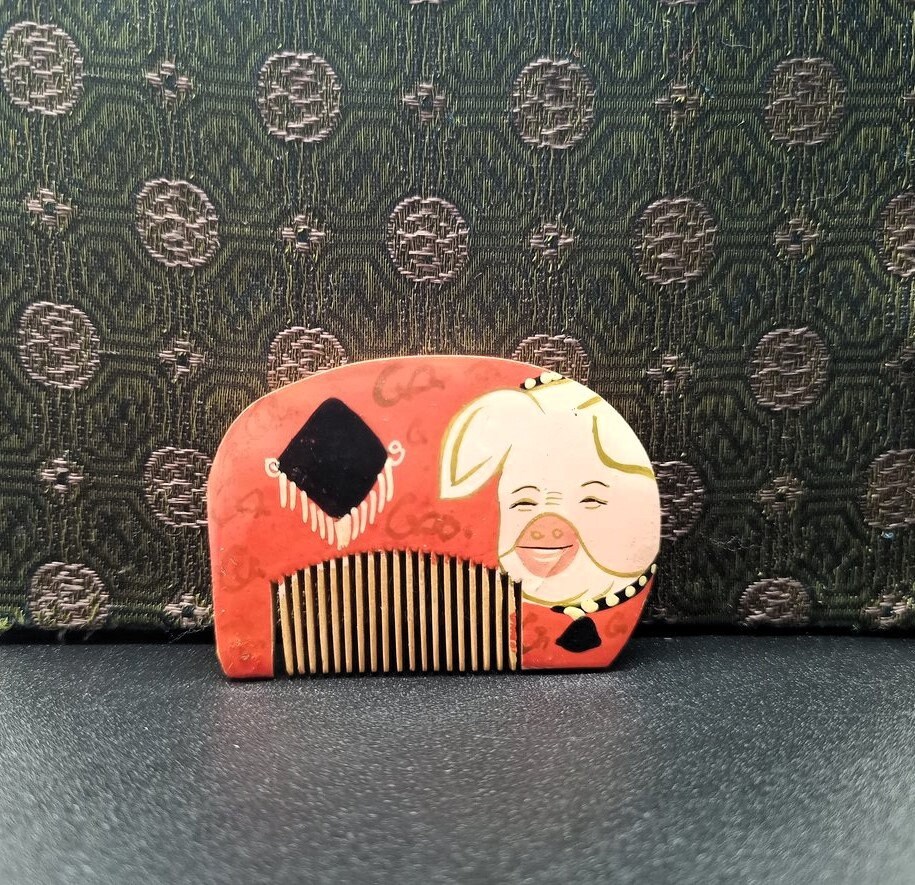 Gong Shu Ming Bi Wooden Hand-Painted Vintage Comb Set of 4 Original Box NIB Vintage Gong Shu Ming Bi Vintage Wooden Chinese Comb Set  main image 2