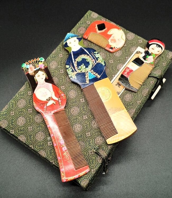 Vintage Gong Shu Ming Bi Hand Painted Wooden Comb Set - Etsy display picture 2
