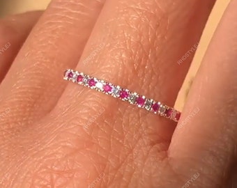 Fede nuziale alternata con rubino e moissanite, anelli pavimentati impilabili per le donne, fascia impilabile per l'eternità completa, anello rubino minimalista in oro bianco