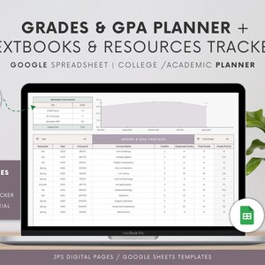 Puede incluir: Un ordenador portátil que muestra una hoja de cálculo de Google Sheets titulada "Grades & GPA Tracker". La hoja de cálculo incluye columnas para el semestre, el año, el ID del curso, el nombre del curso, los créditos, la calificación esperada, la calificación final y los puntos de calificación. La hoja de cálculo también incluye un gráfico que muestra información del semestre. El portátil está sobre una mesa de madera con una planta verde en una maceta blanca.