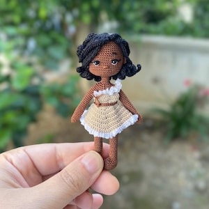 Miniature Pocahontas Doll, İndian Princess Doll, Crochet Miniature Art Doll (8 cm)
