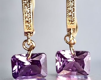 Gold-plated earring and purple rectangular crystal, single ring in brilliant zirconia for women.