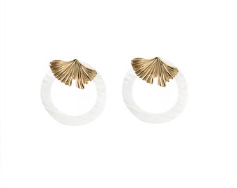 Hoop earrings gilded with fine gold and natural mother-of-pearl, earrings with gilded fan with fine gold, designer earrings.