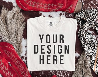 Western mock-ups, ivoor comfortabele kleuren platliggend mock-up, mock-up landelijke stijl, shirt platliggend mock-up, mock-up in trendy stijl, digitale download
