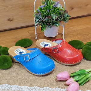 Women Leather Clogs Wood Medical Clogs Very Comfortable Womens Shoes