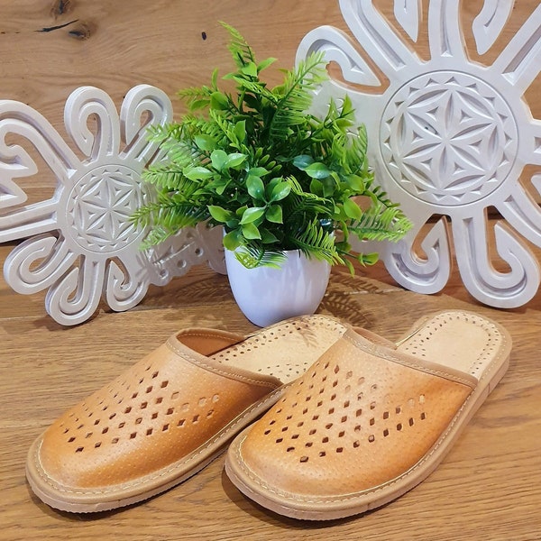 Classic Homemade Leather Slippers Unisex Slippers Covered in Regional Highlander Style