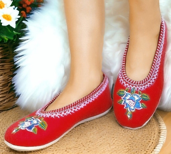 Womens slippers very new arrivals
