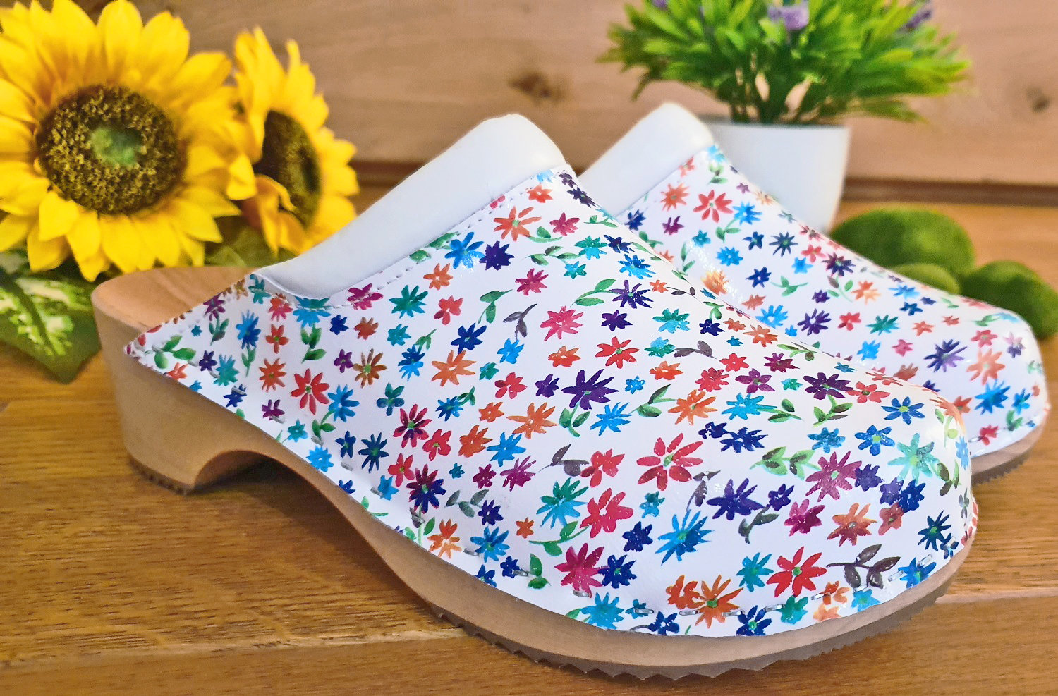 Medical Clogs Very Comfortable Womens Beautiful Clogs Leather Wood Shoes With Flowers Size From 35-42