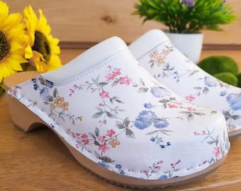 Schöne Clogs Leder Holz Medizinische Clogs Sehr bequeme Damen Schuhe mit Blumen Größe von 35-42