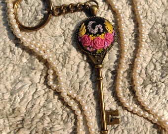 Custom hand embroidered floral keychain with initial - personalized gift for special occasions - mother's day gift