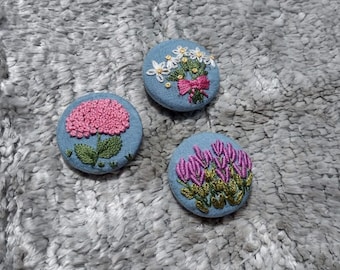 Pretty hand embroidered floral big size buttons / set of hand made button / Decorative hand embroidery floral button / floral dress charm