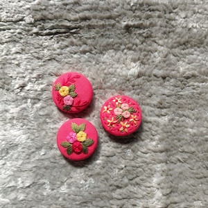 Pretty hand embroidered big size buttons / set of hand made button / Decorative hand embroidery floral button - Mother&#39;s day gift