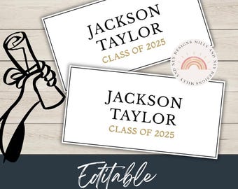 Può includere: Modello di biglietto da visita per la laurea modificabile con testo nero su sfondo bianco. Il testo recita "Jackson Taylor Classe 2025".