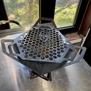 Triangle Fire Pit Grill, Camping Grill (Collapsible)