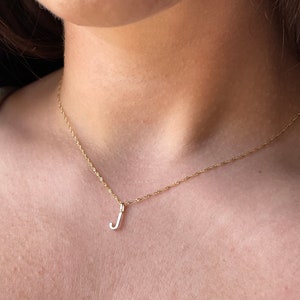 Collier initial en or massif 10K, collier lettre en or 10K, collier lettre initiale personnalisé, bijoux lettre personnalisés, cadeaux personnalisés