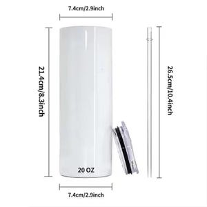 K&ouml;nnte beinhalten: Ein wei&szlig;er 20 Unzen Edelstahlbecher mit Deckel und Strohhalm. Der Becher ist 21,4 cm hoch und 7,4 cm im Durchmesser.