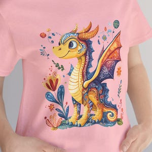 Bonita camiseta de dragón de fantasía / Regalo para lectores / Camiseta de dragón caprichosa / Ropa de dragón colorida / Bella Canvas XS a 5XL