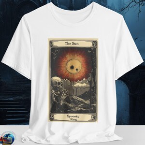 Maglietta con lo scheletro dei tarocchi del sole / Maglietta gotica di Halloween del re spettrale / Maglietta con la carta del sole scheletro occulto dalla XS alla 5XL