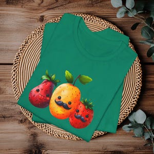 Camiseta divertida de fruta kawaii / Camiseta con bigote, fresa y naranja / Camiseta con dibujos de frutas / Camiseta con gráficos peculiares para adultos