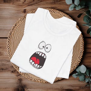 Camiseta con cara de grito divertida / Camiseta con cara de caricatura / Camiseta con gráfico peculiar / Camiseta con expresión hilarante / Camiseta de lona suave premium Bella, tallas XS a 5XL