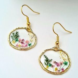 Handmade pressed flowers Resin Gold Dangle drop earrings, Flower earrings, real flower, resin earring, cute earrings, unique gift for her