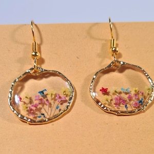 Handmade pressed flowers Resin Gold Dangle drop earrings, Flower earrings, real flower, resin earring, cute earrings, unique gift for her image 6