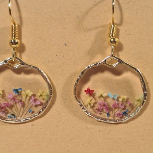Handmade pressed flowers Resin Gold Dangle drop earrings, Flower earrings, real flower, resin earring, cute earrings, unique gift for her image 4