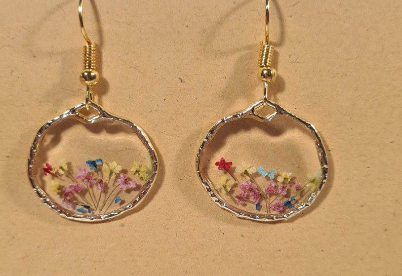 Handmade pressed flowers Resin Gold Dangle drop earrings, Flower earrings, real flower, resin earring, cute earrings, unique gift for her image 4