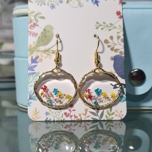 Handmade pressed flowers Resin Gold Dangle drop earrings, Flower earrings, real flower, resin earring, cute earrings, unique gift for her image 3