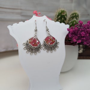 Boucles d'oreilles en résine faites main : véritables pétales de rose séchés, bijoux bohèmes en argent