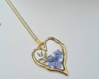 Fait à la main avec un vrai collier de fleurs oublié, collier en résine, collier plaqué or, collier en résine unique, collier de fleurs bleues, cadeau