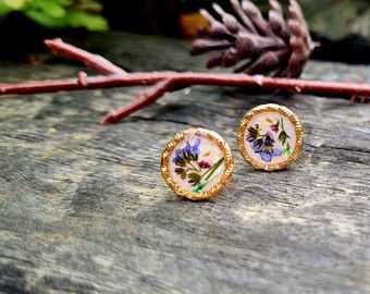 Handmade resin stud earrings with real dry flowers, forget me not flower, botanical jewellery,  gift for her, unique jewellery