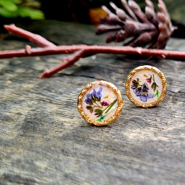 Handmade resin stud earrings with real dry flowers, forget me not flower, botanical jewellery,  gift for her, unique jewellery