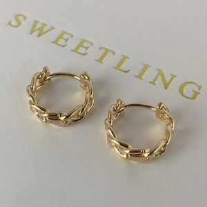 Chain Hoop Huggie Earrings • Gold Huggie Earrings • Small Gold Hoop Earrings • Minimalist Jewelry • Trendy Design •  Gold Jewelry