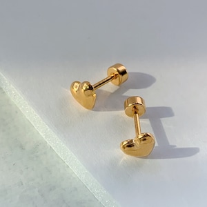 Clous d'oreilles coeur plaqués or 18 carats • Boucles d'oreilles cartilage en or • Clous d'oreilles en or • Boucles d'oreilles délicates • Bijoux minimalistes • Bijoux en or