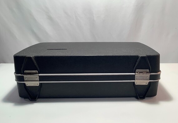 Basic Black Travelmaster Suitcase - image 6